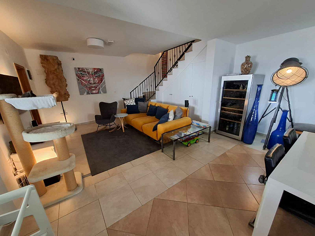 Luxury Stone Villa in a Private Location with Sea View — photo 4